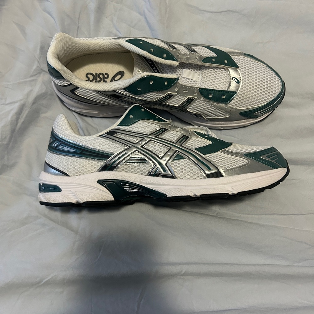Asics Silver and Green Sneakers men’s 12
